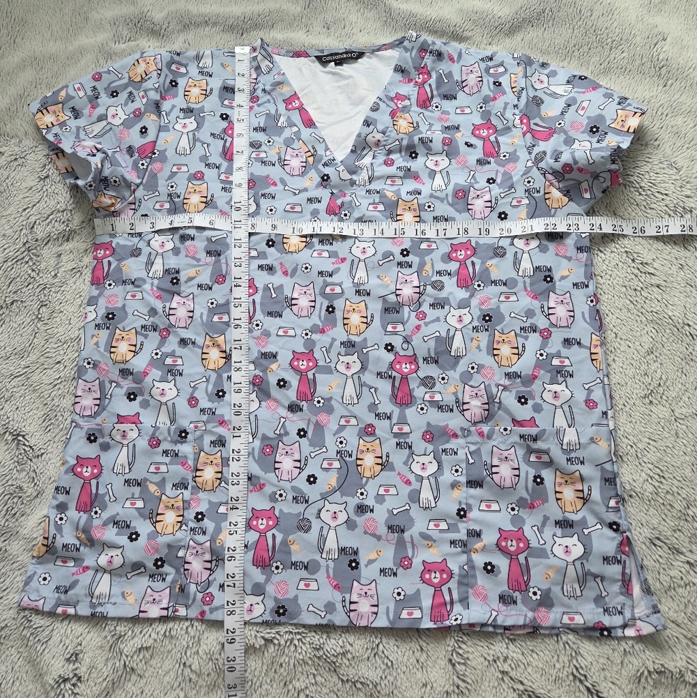 ☀️Women's XL Scrub Double Pocket Playful Cat Print V-Neck - Picture 3 of 5